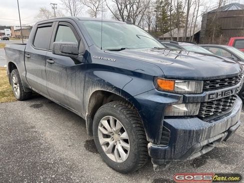 Used 2020 Chevrolet Silverado 1500 Custom w/ Custom Value Package image 2