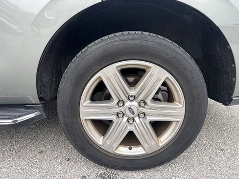 Used 2019 Ford Expedition XLT w/ Equipment Group 202A RWD image 15