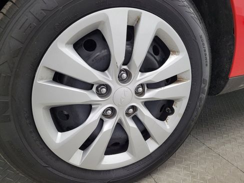 Used 2025 Kia Soul LX FWD image 31