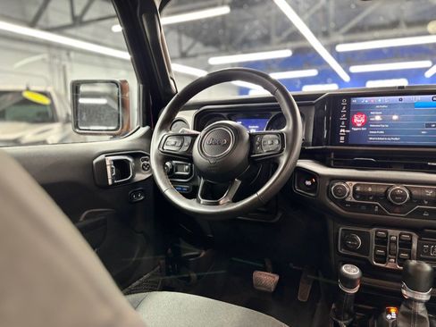 Used 2024 Jeep Wrangler Unlimited w/ Convenience Group AWD/4WD image 25