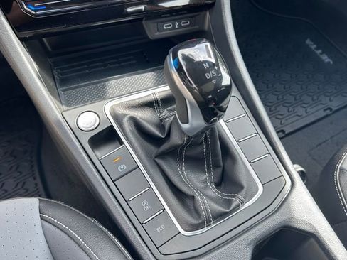 New 2026 Volkswagen Jetta SE FWD image 18