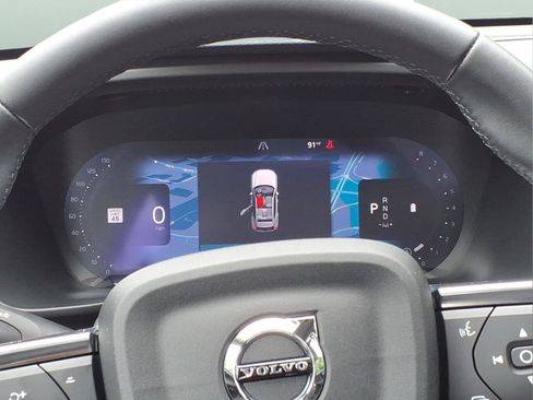 Certified 2026 Volvo XC40 B5 Plus AWD/4WD image 10