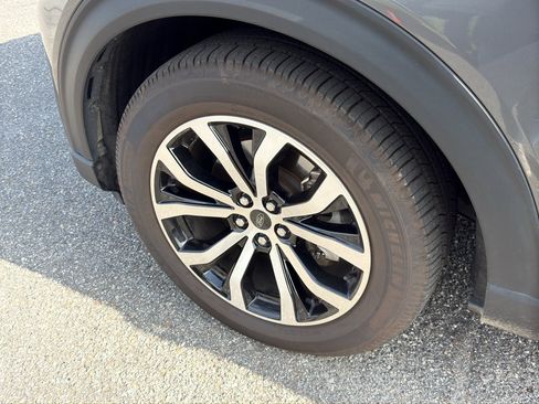 Used 2022 Ford Explorer ST-Line w/ Class IV Trailer Tow Package image 4