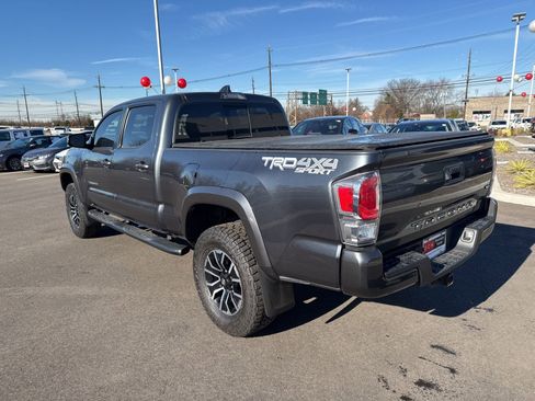 Used 2022 Toyota Tacoma TRD Sport image 9