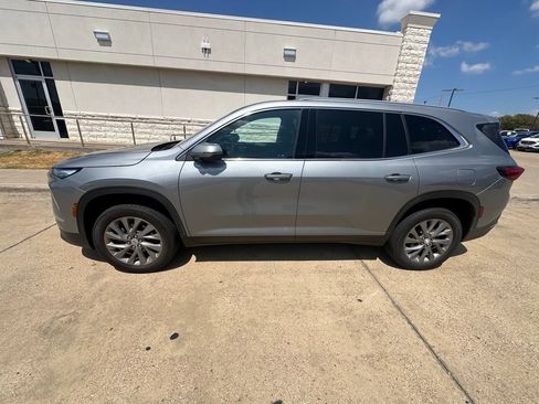 Used 2025 Buick Enclave Preferred w/ Power Package FWD image 5