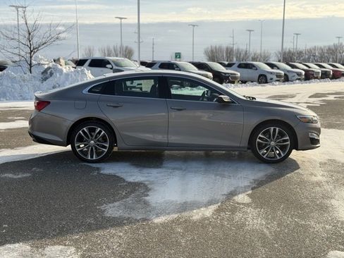 Used 2023 Chevrolet Malibu LT image 3