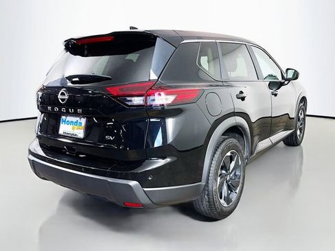 Used 2024 Nissan Rogue SV FWD image 9