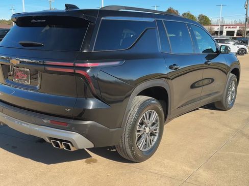 Used 2024 Chevrolet Traverse LT image 9