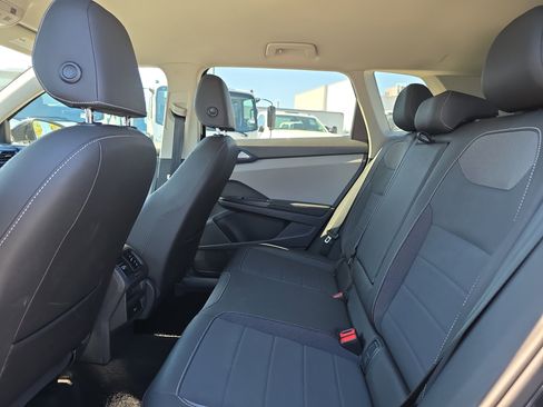 Used 2024 Volkswagen Taos SE image 16