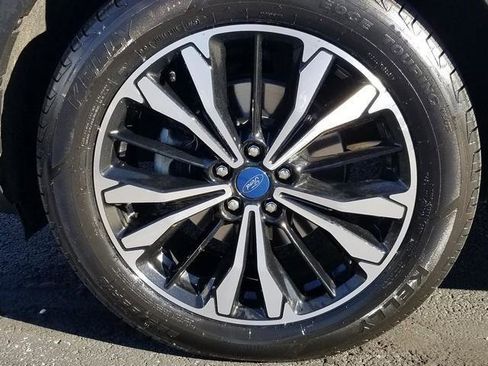 Certified 2022 Ford Escape SE w/ SE Sport Appearance Package image 28