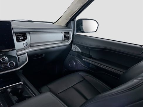 Used 2024 Ford Expedition XLT image 26