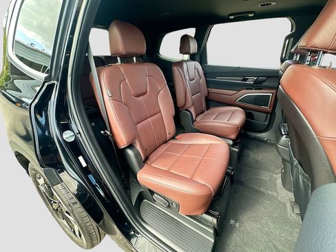 Used 2024 Kia Telluride EX w/ EX Captain's Chair Package image 29