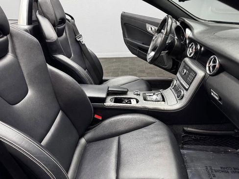 Used 2019 Mercedes-Benz SLC 300 w/ Premium Package image 53