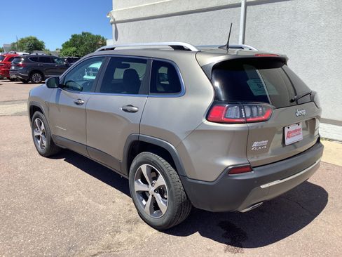 Used 2019 Jeep Cherokee Limited AWD/4WD image 7