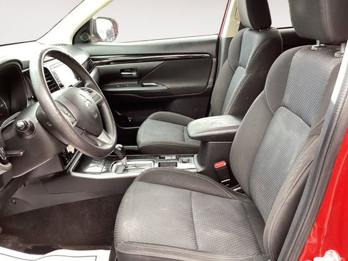 Used 2020 Mitsubishi Outlander ES image 9