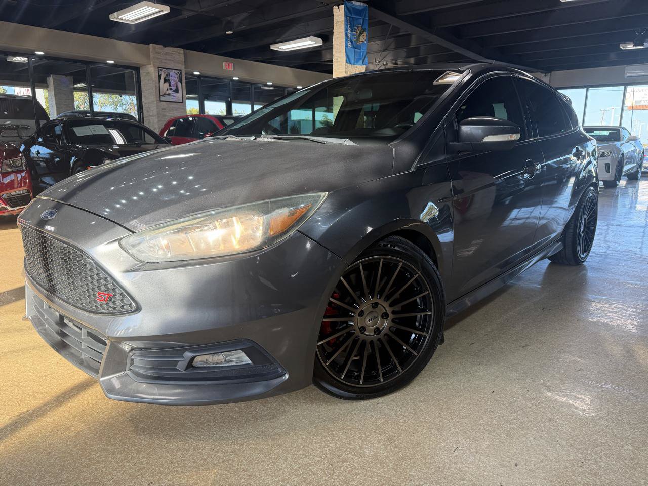 Used 2017 Ford Focus ST FWD image 3