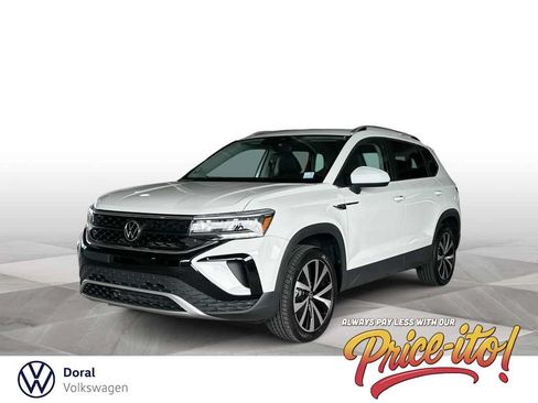 Certified 2023 Volkswagen Taos SE w/ Panoramic Sunroof Package FWD image 1