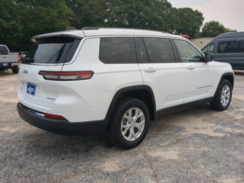 Used 2023 Jeep Grand Cherokee L Limited AWD/4WD image 3
