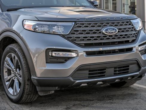 Used 2023 Ford Explorer XLT w/ Equipment Group 202A image 11
