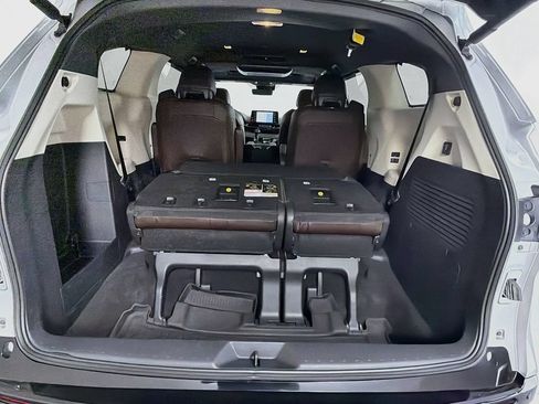 Used 2023 Toyota Sienna Platinum AWD/4WD image 24
