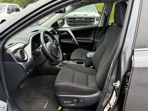 Used 2018 Toyota RAV4 XLE FWD image 11