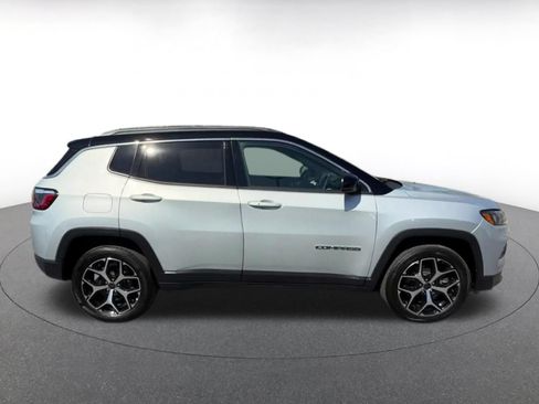 Used 2025 Jeep Compass Limited AWD/4WD image 16