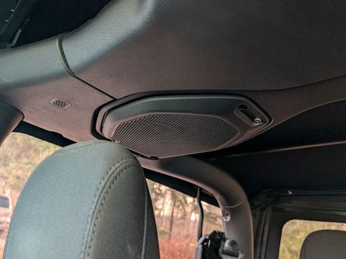 Used 2018 Jeep Wrangler Sport image 31