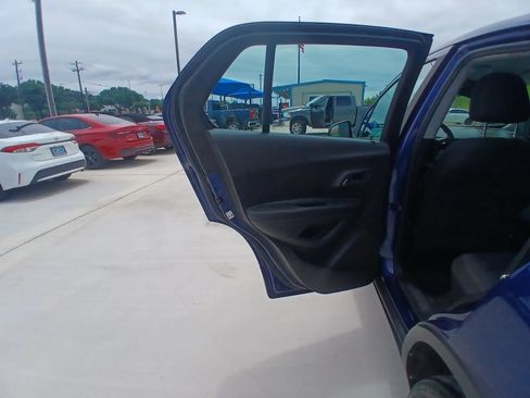 Used 2017 Chevrolet Trax LS FWD image 14