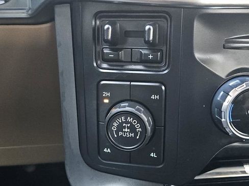 Used 2022 Ford F150 Lariat w/ Max Trailer Tow Package image 17