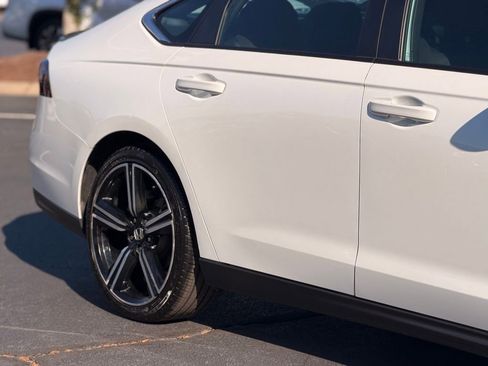 Used 2024 Honda Accord Sport image 9