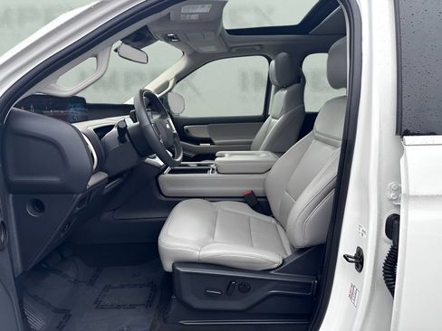 Used 2025 Ford Expedition Active RWD image 5