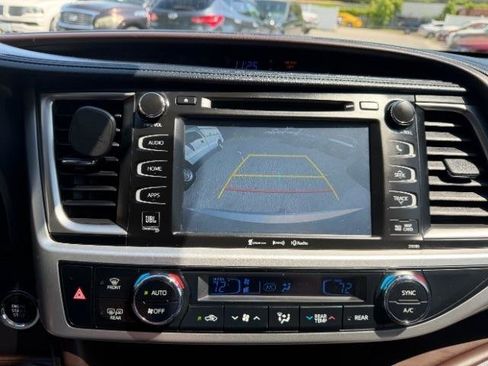 Used 2017 Toyota Highlander Limited AWD/4WD image 29