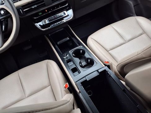 Used 2023 Lincoln Corsair AWD image 11