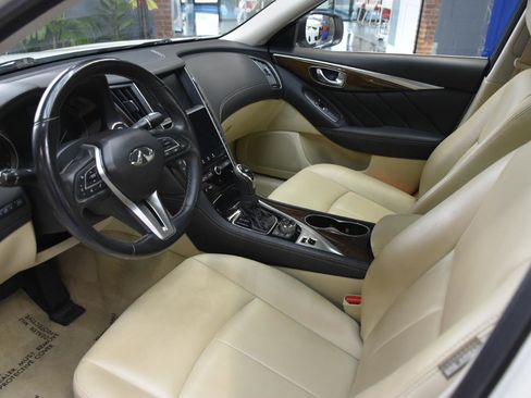 Used 2019 INFINITI Q50 Luxe w/ Essential Package (3.0T Luxe) image 19