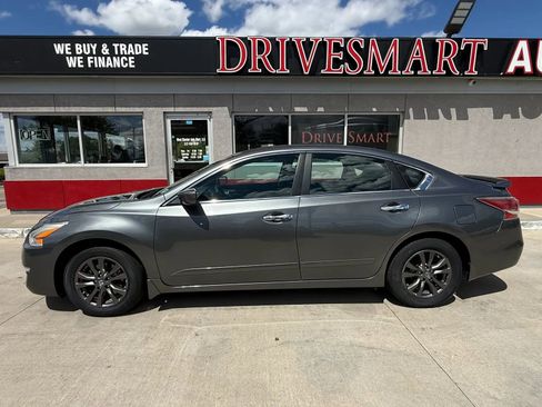 Used 2015 Nissan Altima 2.5 S w/ Sport Value Package FWD image 6