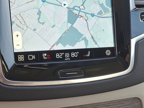 Certified 2024 Volvo XC90 B6 Plus image 18