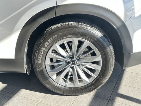 Certified 2024 MAZDA CX-90 3.3 Turbo w/ Preferred Plus image 17