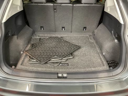 Used 2019 Volkswagen Tiguan SE w/ Panoramic Sunroof Package AWD/4WD image 22