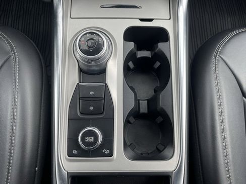 Used 2022 Ford Explorer XLT w/ Equipment Group 202A image 21