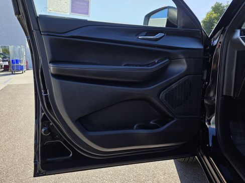 New 2025 Jeep Grand Cherokee image 11