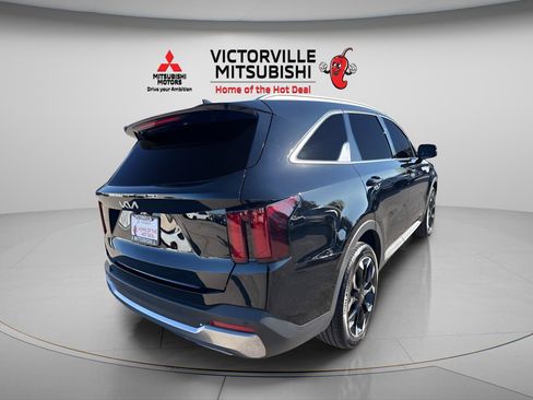 Used 2025 Kia Sorento EX w/ Panoramic Sunroof Package FWD image 9