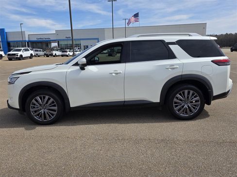 Used 2022 Nissan Pathfinder SL w/ SL Premium Package image 3