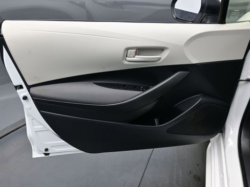 Used 2025 Toyota Corolla LE image 9