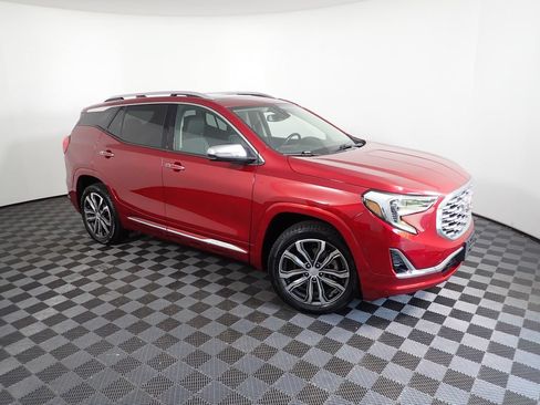 Used 2019 GMC Terrain Denali w/ Advanced Safety Package AWD/4WD image 11