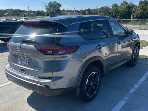 Used 2024 Nissan Rogue SV AWD/4WD image 4