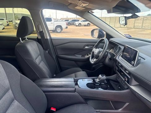 Certified 2025 Nissan Rogue SV FWD image 29