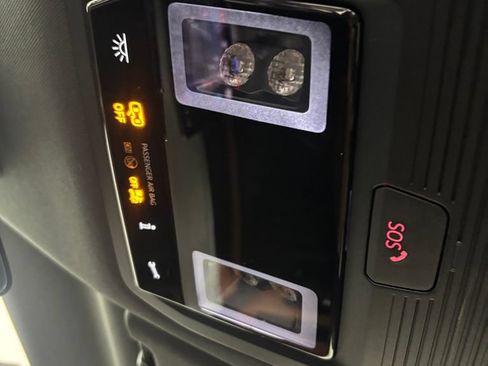 Used 2025 Volkswagen ID. Buzz Pro S Plus RWD image 25