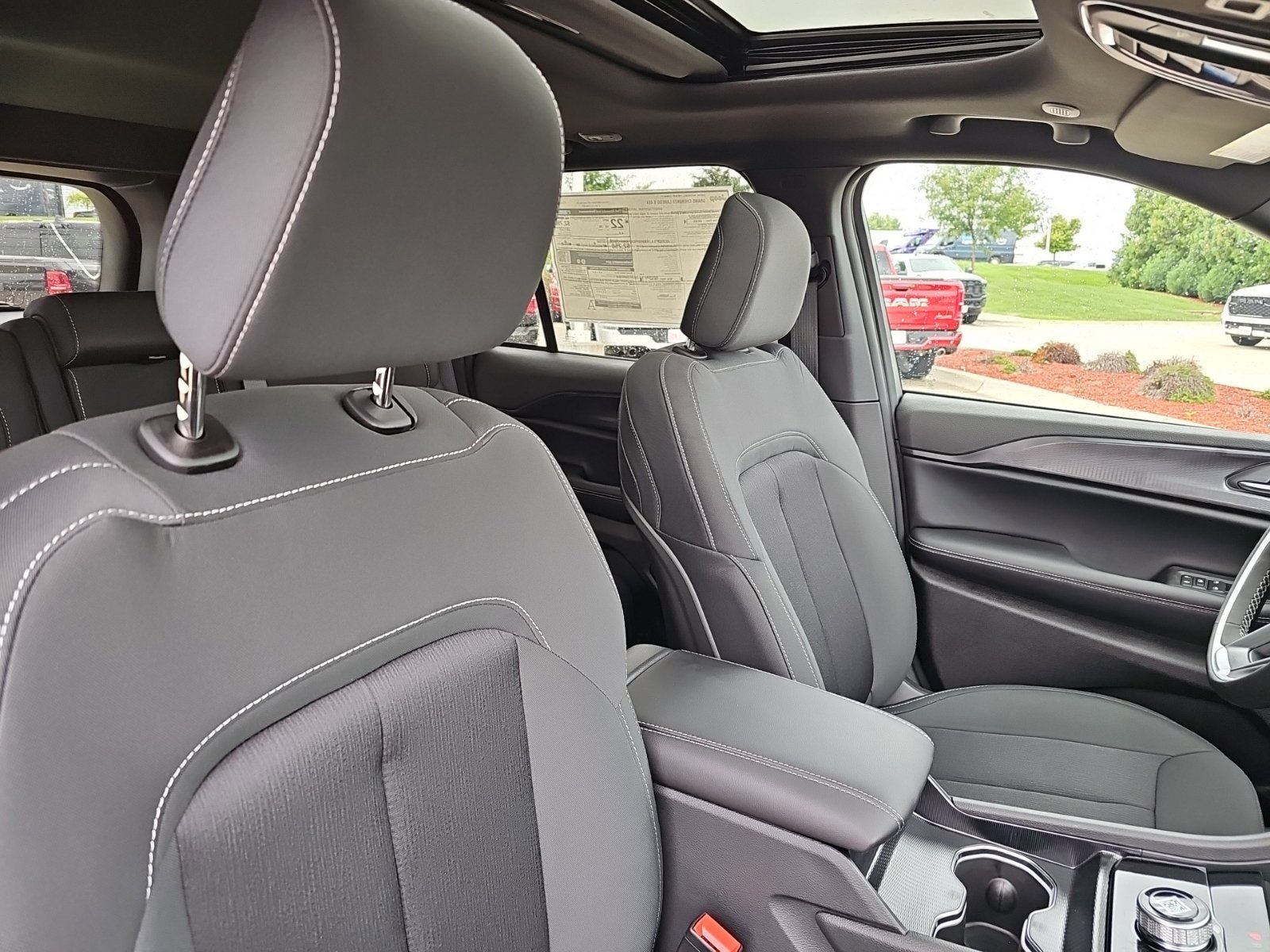 New 2026 Jeep Grand Cherokee Laredo X AWD/4WD image 11
