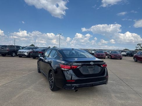 Certified 2025 Nissan Sentra SR FWD image 17