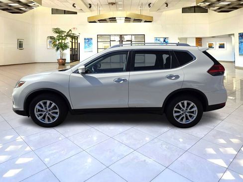 Used 2017 Nissan Rogue SV image 8